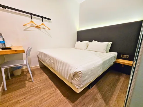 Standard Room – Without Window (Queen or King Bed)