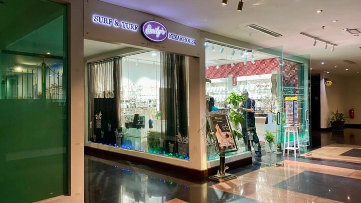 金达河畔酒店与套房