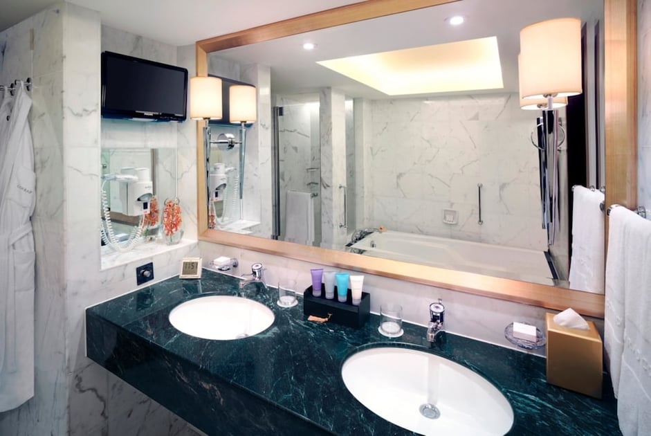 Bathroom sink