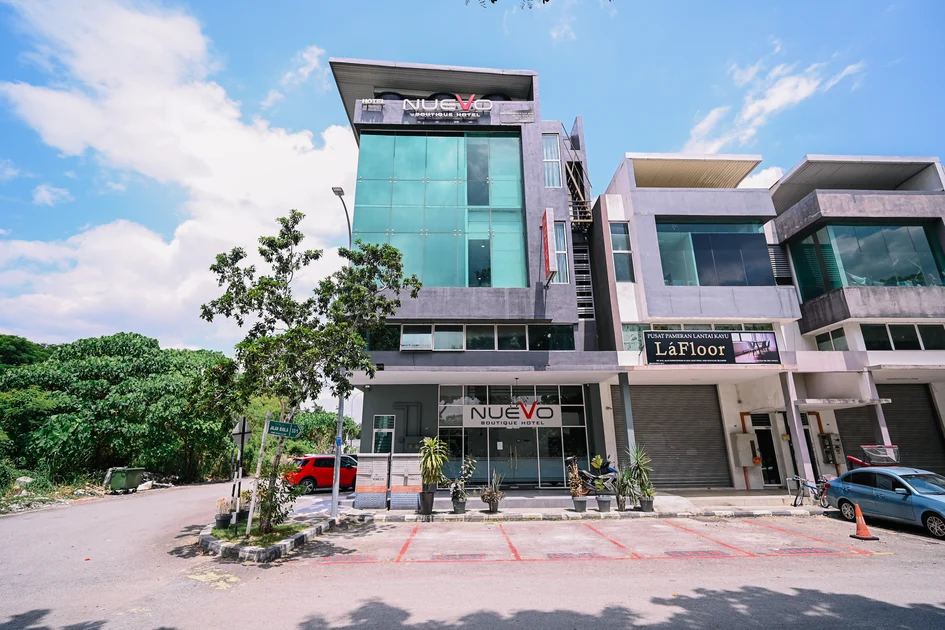 Swing & Pillows @ Kota Kemuning Selangor (Formerly known as NueVo Boutique Hotel)