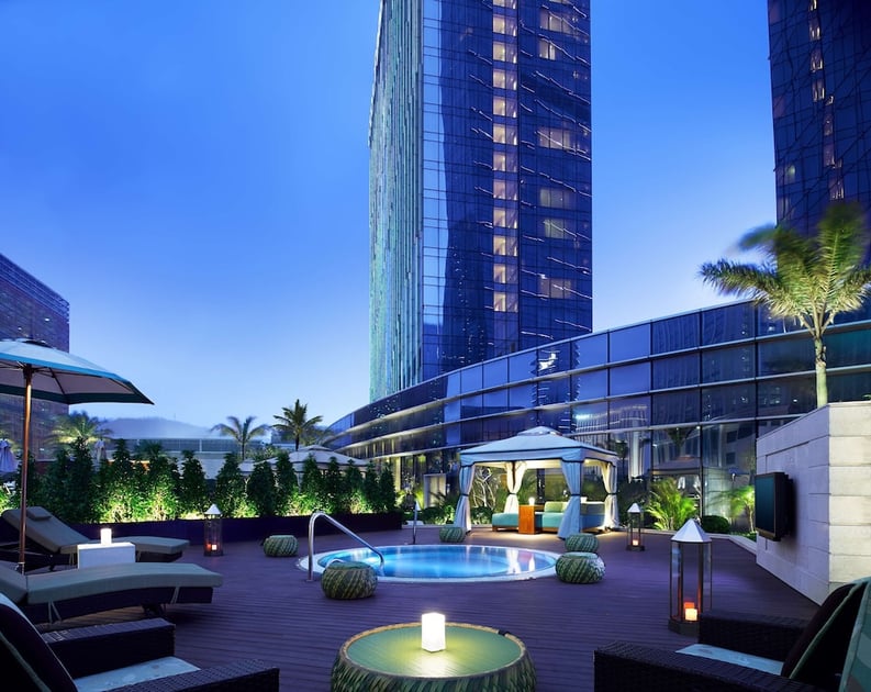 Outdoor spa tub