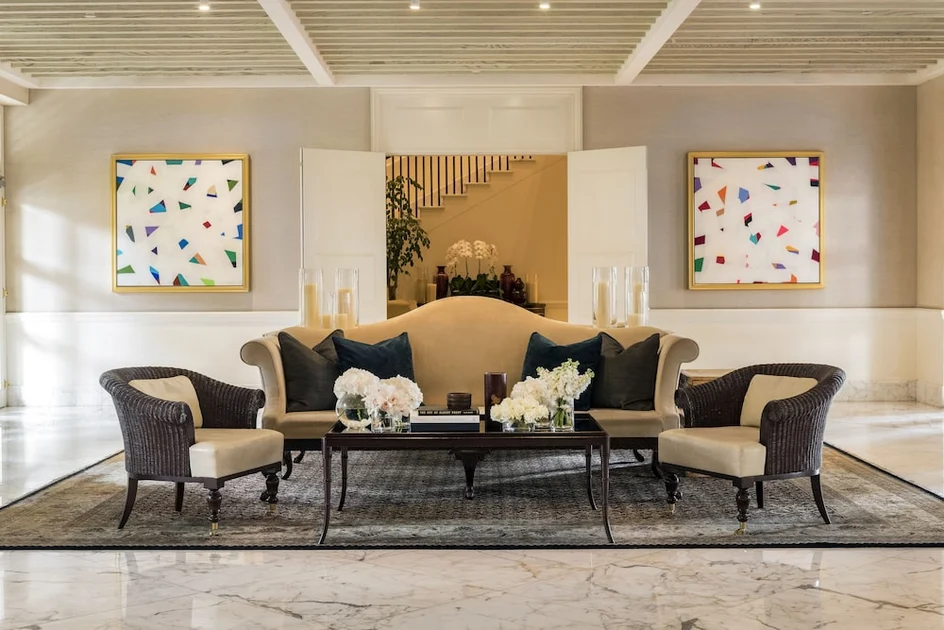 Lobby lounge