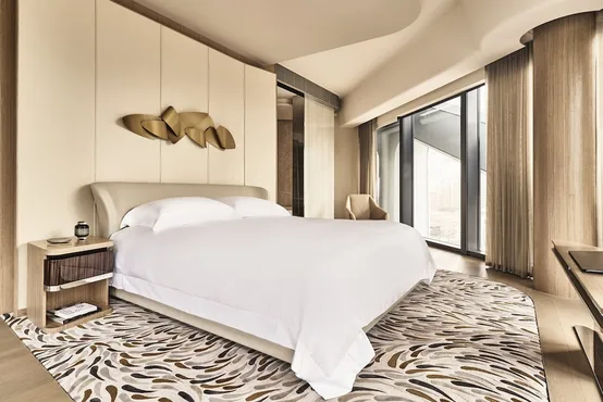 Prestige Suite (Club Lounge Access)