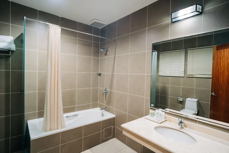 Deep soaking bathtub