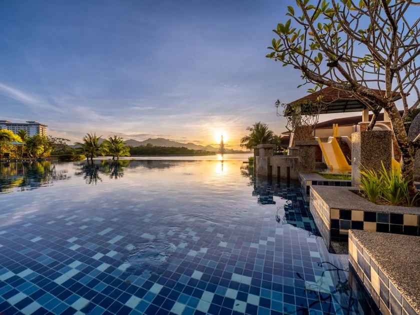 Infinity pool