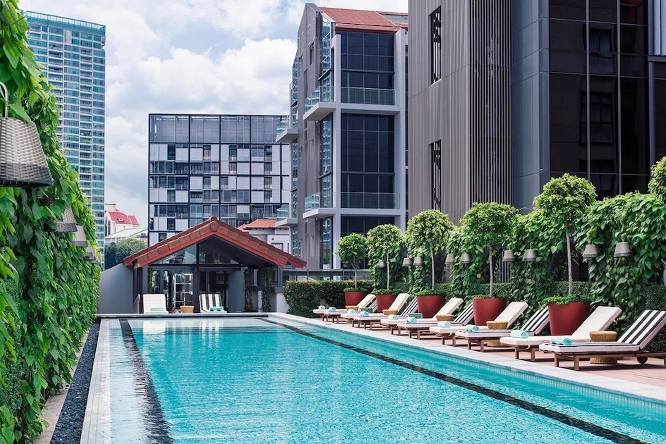 Indoor/outdoor pool