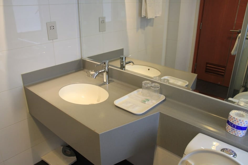 Bathroom sink