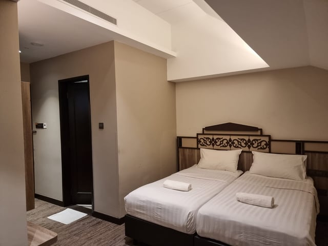 Lion Peak Hotel Hamilton