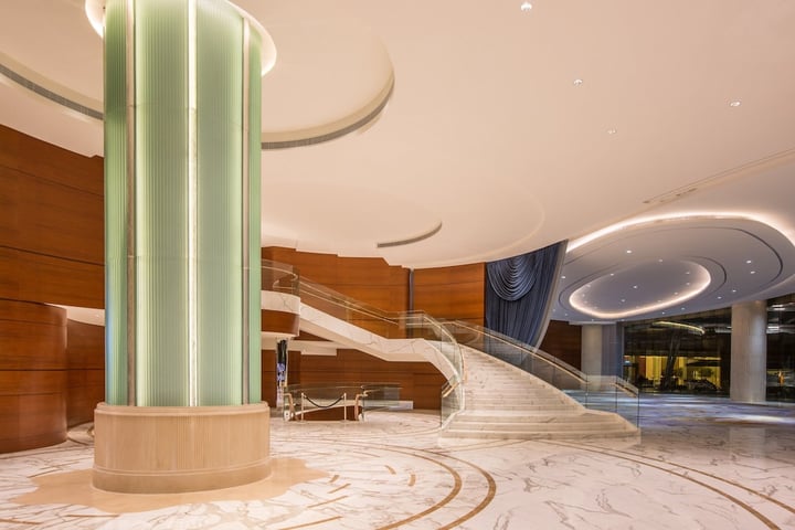Lobby lounge