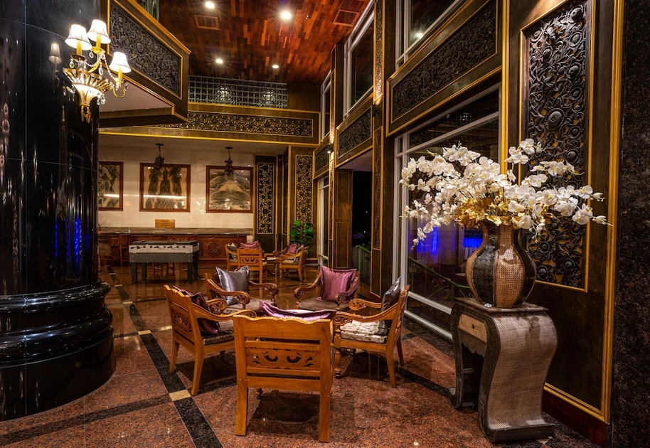 Lobby lounge