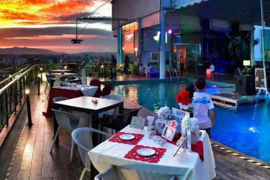 Poolside bar