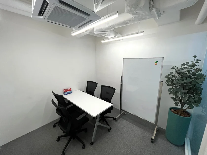 theDesk Strand 50