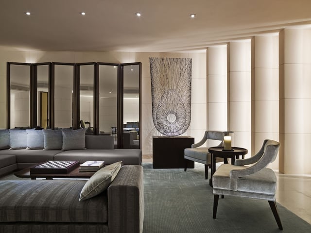 Lobby lounge