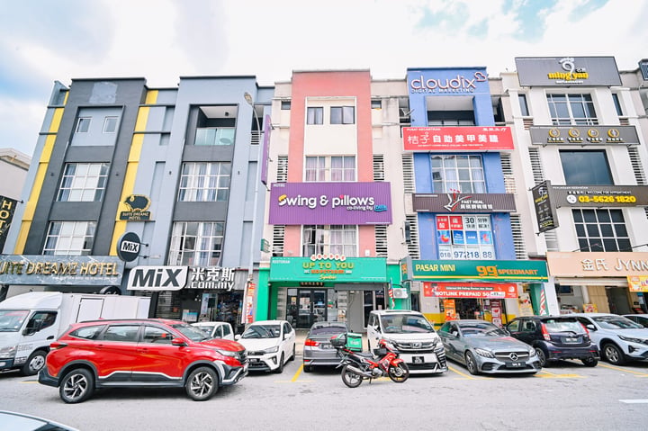 Swing & Pillows @ KL Sri Petaling