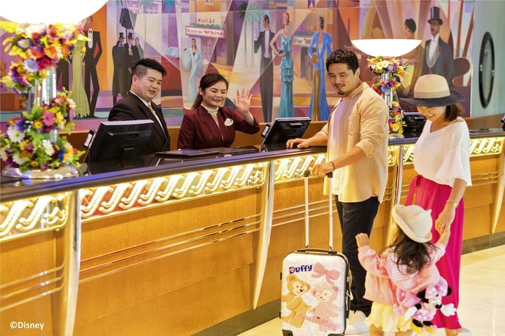 Check-in/check-out kiosk