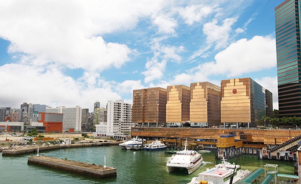 Royal Pacific Hotel