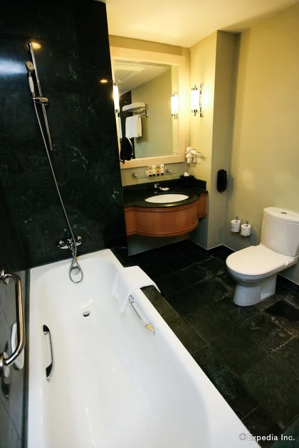 Deep soaking bathtub
