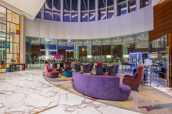Lobby lounge
