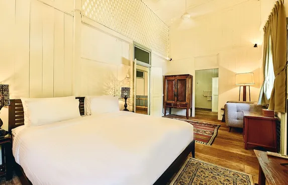 Two Bedroom Suite - Colonial House 4