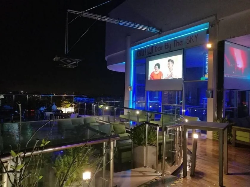 Poolside bar