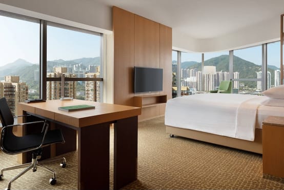 Studio Suite, Club lounge access, 1 King, River view, Corner room