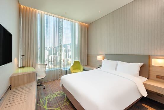 Standard Room, 1 Queen Bed, City View (High Floor)