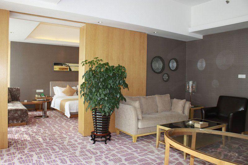 Shenzhen Huaqiang Plaza hotel (Huaqiangbei Metro Station)