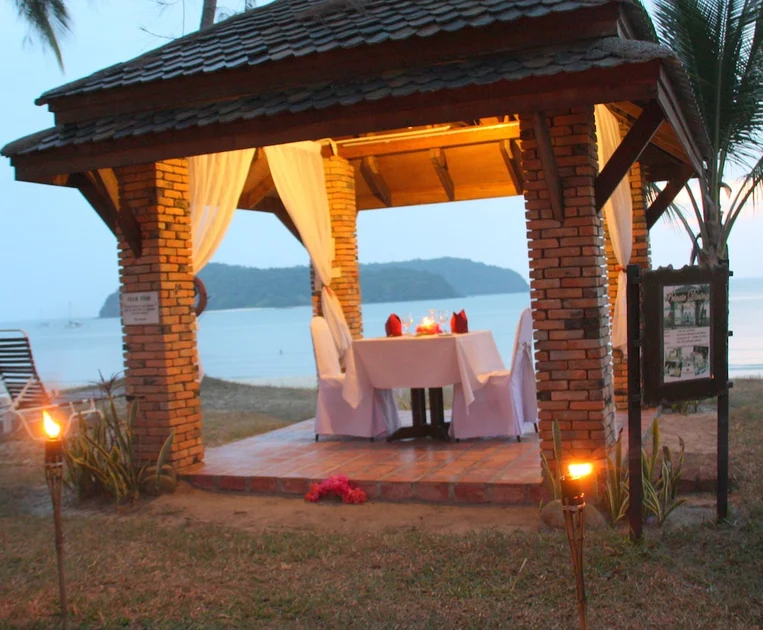 Tempat makan pasangan