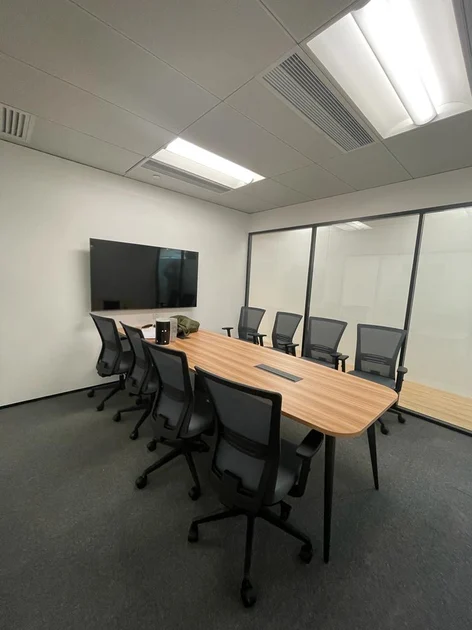 theDesk Enterprise Square 5