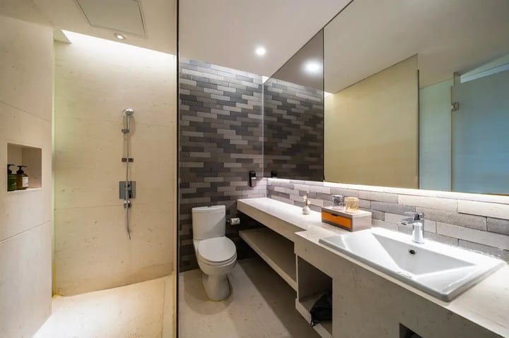 Weiman Hotel (Dongmen Old Street Subway Station Branch)