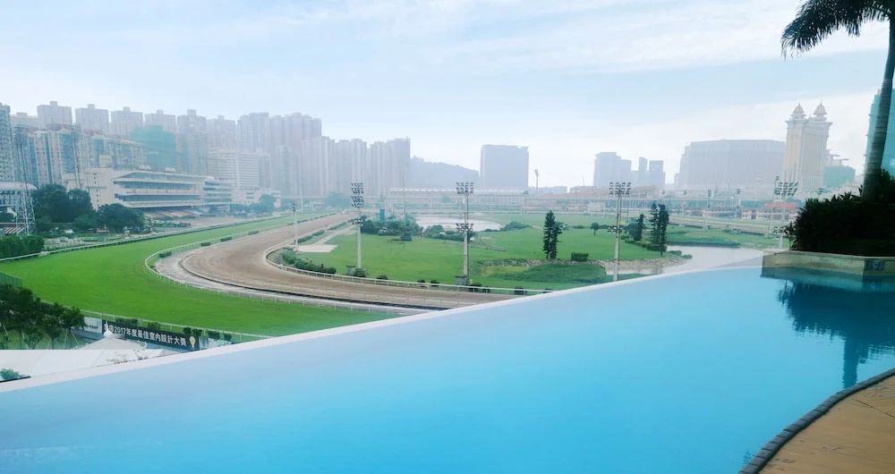 Infinity pool