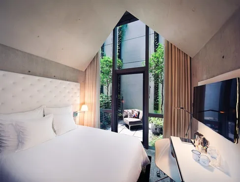 Alcove Terrace Room (One Large Double Bed)