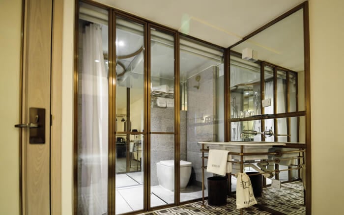 KINGS HOTEL