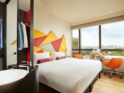 Standard Room, 1 Queen Bed, Pool View