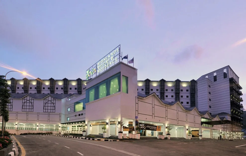 Depan hartanah - siang/malam
