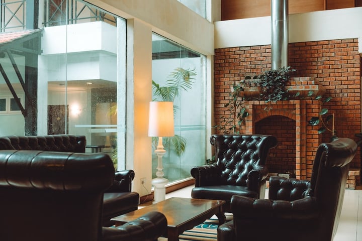 Lobby lounge
