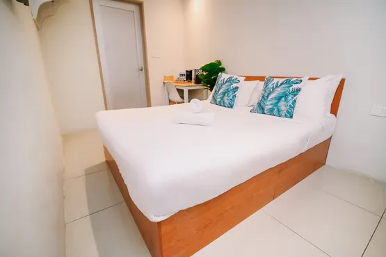 Standard Queen Room (Without Window)