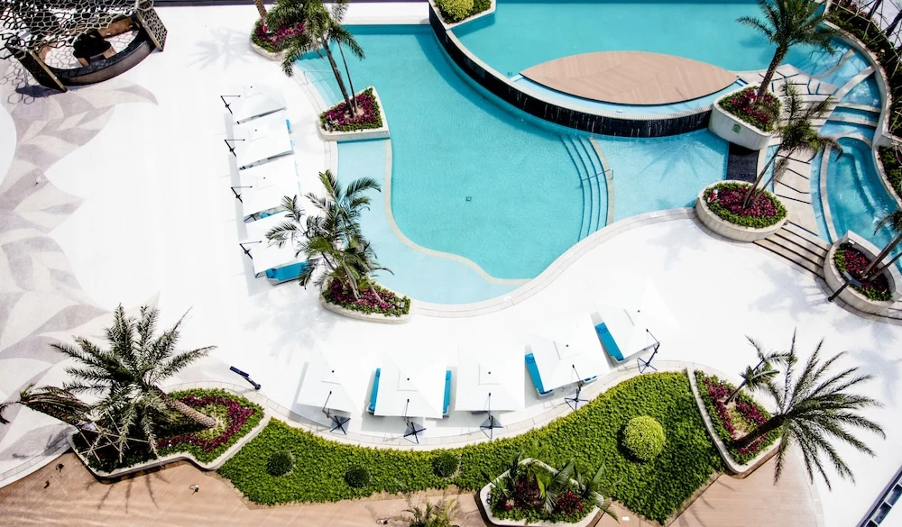 Infinity pool