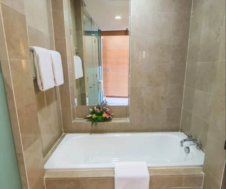 Jetted tub