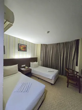 Bilik Deluxe Twin (Dengan Tingkap)