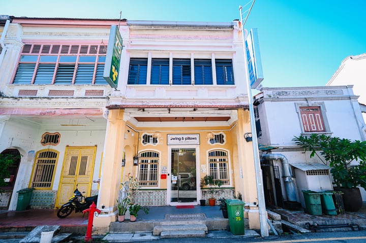 Swing & Pillows @ 75 Chulia St, Georgetown Penang