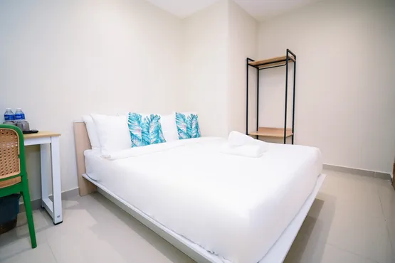 Standard Queen Room (Without Window)