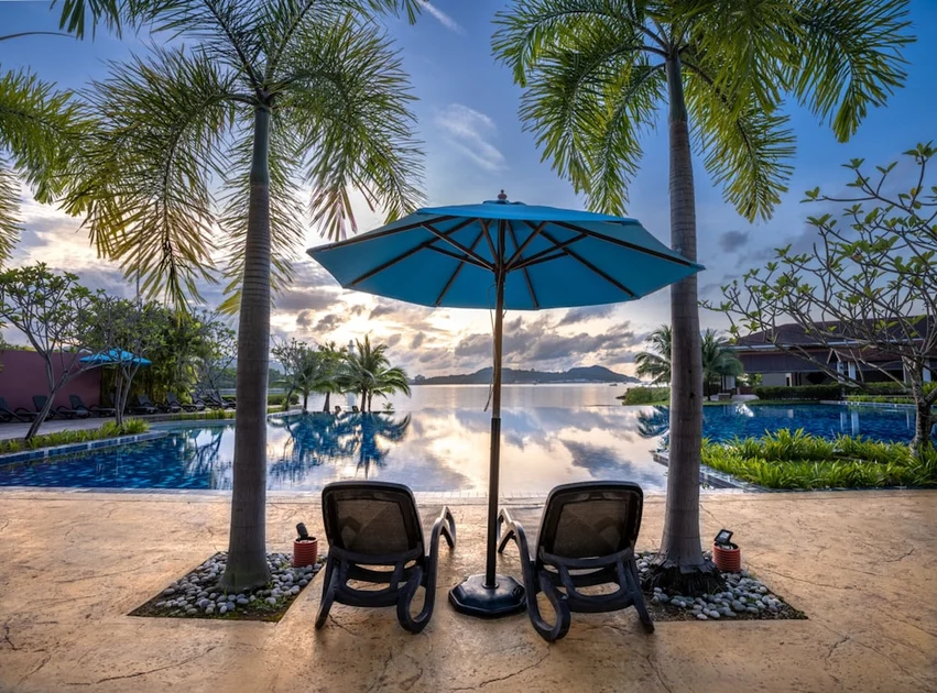 Infinity pool