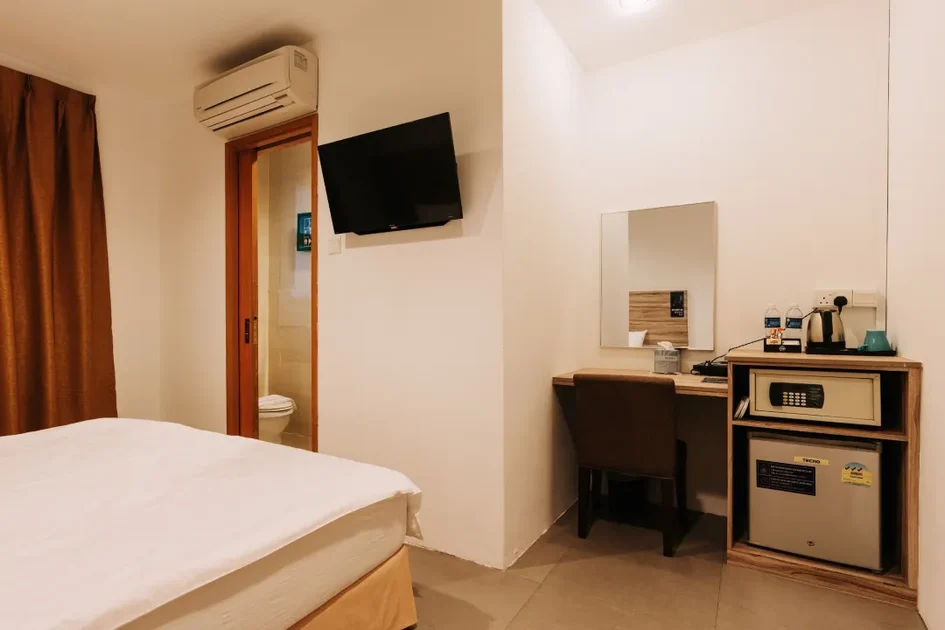 Victoria Hotel, a NuVe Group Collection