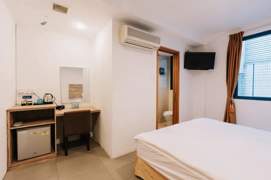 Victoria Hotel, a NuVe Group Collection