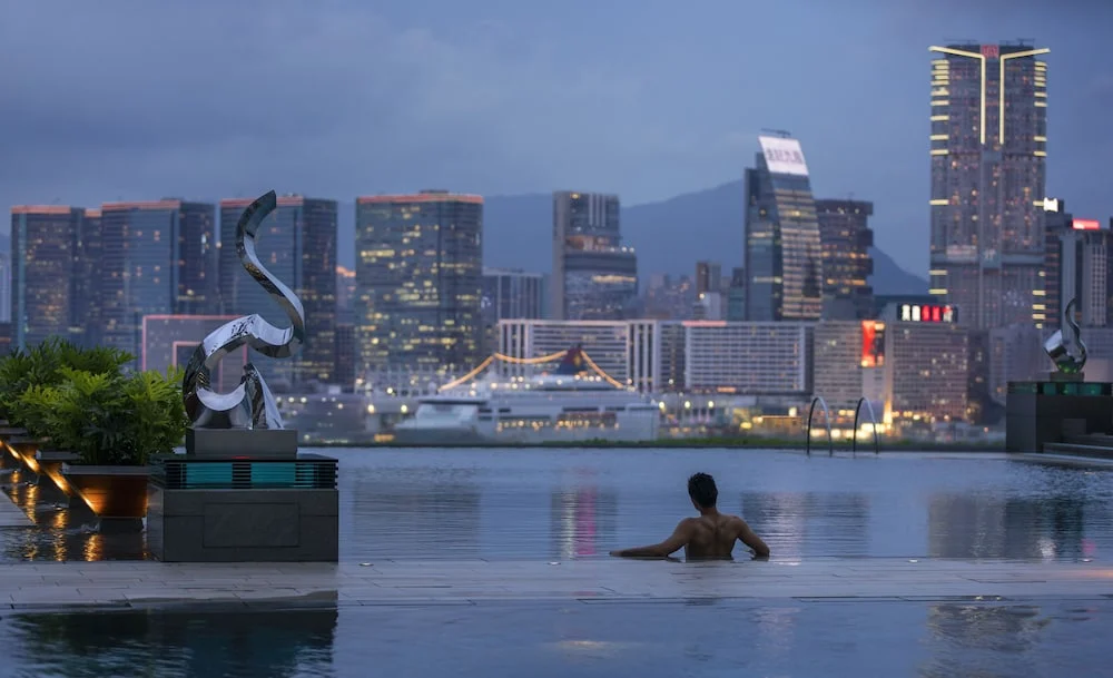 Infinity pool