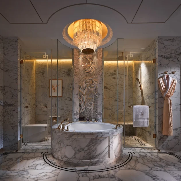 Deep soaking bathtub