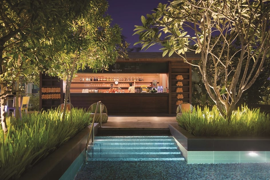 Swim-up bar