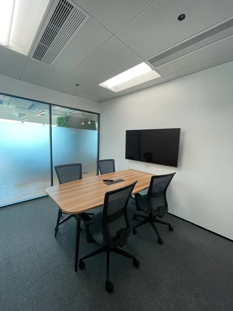 theDesk Enterprise Square 5