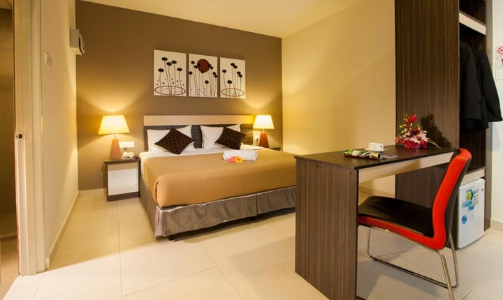 Leo Express Hotel